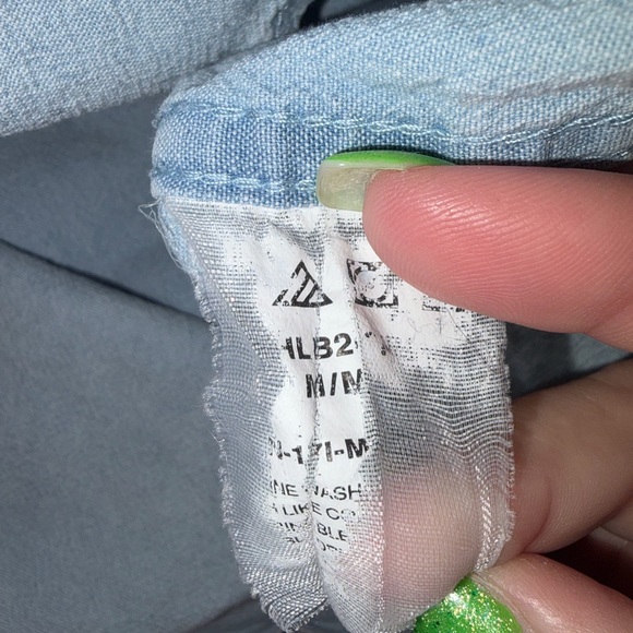 🆕💜 Wrangler Comfort Flex Light Wash Button Down Shirt M Western Denim - Picture 15 of 15